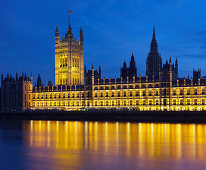 Westminster Palace mit Themse am Abend, London, England