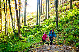 Couple hiking, Hochschwab mountain range, Styria, Austria