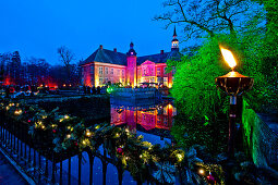 Christmas market in the evening, Godens castle, Sande, East Frisia, Lower Saxony, Germany