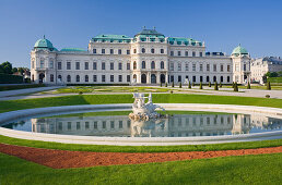 Schloss Belvedere und Brunnen mit Spiegelung, Barock, Wien, Österreich