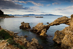 Strand und Felsen bei L´Escala, Costa Brava, Spanien