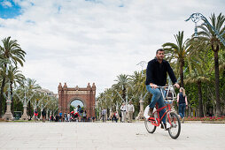 Arc de Triomf und Menschen,Barcelona,Spanien