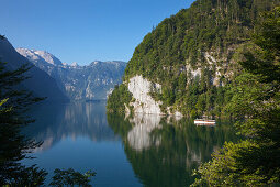 Excursion boat at Malerwinkel, Koenigssee, Berchtesgaden region, Berchtesgaden National Park, Upper Bavaria, Germany