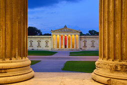 Blick von der Staatliche Antikensammlung zur Glyptothek, Königsplatz, München, Oberbayern, Bayern, Deutschland