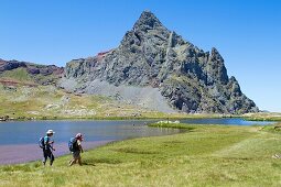 Hikers walking to Anayet peak an old volcano, next to Anayet lakes, in Tena valley  Formigal  Sallent de Gállego  Pyrenees  Huesca province  Aragón  Spain