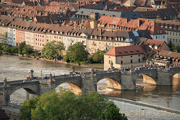 Alte Mainbrücke und Uferpromenade, Würzburg, Main, Franken, Bayern, Deutschland