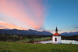 Chapel at dawn with a view to the Allgaeu Alps, Tegelberg, Saeuling and Tannheimer Berge, Allgaeu, Bavaria, Germany