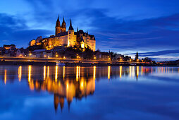 Illuminated castle of Albrechtsburg and cathedral of Meissen above the river Elbe, Meissen, Meissen, Saxony, Germany