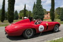 Ferrari, 750 Monza, Bj. 1955, Mille Miglia, 1000 Miglia in der Toskana, bei San Quirico d'Orcia, Toskana, Italien, Europa