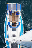 Crew auf einem Segelboot, Pula, Istrien, Kroatien