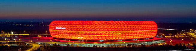 Allianz Arena in rot, München, Bayern, Deutschland