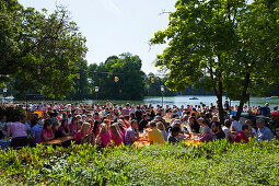 Im Englischen Garten, Biergarten am Kleinen Seehaus, München, Bayern, Deutschland