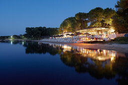 Abendessen bei Kerzenschein am Strand, Ekies All Senses Resort, Vourvourou, Sithonia, Chalkidiki, Griechenland