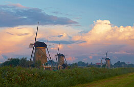 Old windmills at Kinderdijk, Province of Southern Netherlands, South Holland, Netherlands, Europe