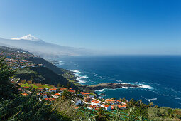 view from El Sauzal to Teide, 3718m, with snow, the island´s landmark, highest point in Spain, volcanic mountain, coastline, Atlantic ocean, Tenerife, Canary Islands, Spain, Europe