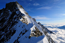 Kletterer am Südostgrat des Täschhorns (4491 m), Wallis, Schweiz