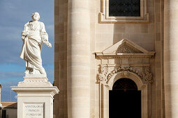 Statue of Saint Peter, Piazza del Duomo, Ortygia, Syracuse, Sicily, Italy