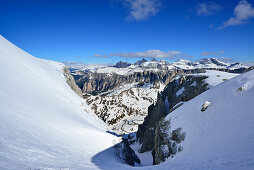Narrow couloir in Val Culea, Geisler Group in background, Sella Group, Dolomites, South Tyrol, Italy