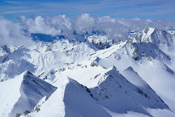 Schneegrate am Großen Möseler, Hoher Weißzint im Hintergrund, Zillertaler Alpen, Südtirol, Italien