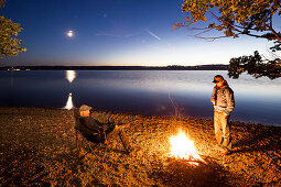 Two men at a campfire, Lake Starnberg, Berg, Upper Bavaria, Germany