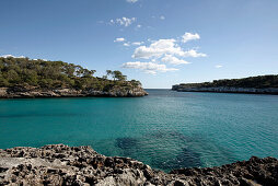Steinige Bucht an der Cala Mondrago, Parc Natural de Mondrago, nahe Portopetro, Mallorca, Balearen, Spanien, Europa