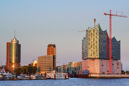 Kehrwiederspitze mit Hanseatic Trade Center und Elbphilharmonie, Hafencity, Hamburg, Deutschland