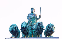 Quadriga, triumphal arch with statue of Bavaria with four lions, Siegestor, Munich, Upper Bavaria, Bavaria, Germany