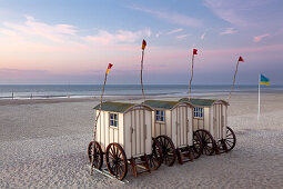 Badekarren am Nordstrand, Insel Norderney, Ostfriesland, Niedersachsen, Deutschland