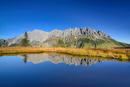 Hochkönig, Großer Bratschenkopf und Mandlwand spiegeln sich in Bergsee, Berchtesgadener Alpen, Salzburg, Österreich