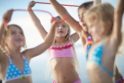 Girls with fruitgum sticks, lake Starnberg, Upper Bavaria, Bavaria, Germany