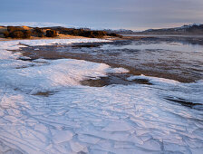 Eisschollen in der Bucht Dyrholaos, Dyrholar, Südisland, Island