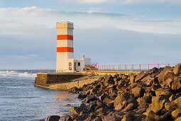 Leuchtturm bei Gardur, Reykjanes, Südwestisland, Island