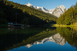 Rießersee mit Alpspitze, Waxenstein und Kramer, Berge, Wetterstein Gebirge, Bayerische Alpen, bei Garmisch, Landkreis Garmisch-Partenkirchen, Oberbayern, Bayern, Deutschland, Europa