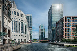 Blick zu verschiedenen Bank Gebäuden, Canary Wharf (Neues Bankenviertel), London, England, Vereinigtes Königreich, Europa