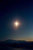Großaufnahme der Sonne während der totalen Sonnenfinsternis auf Spitzbergen, Svalbard, Norwegen