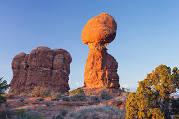 Balanced Rock, Elephant Butte, Arches National Park, Moab, Utah, USA