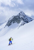 Woman back-country skiing ascending towards Grundschartner, Grundschartner, Zillergrund, Zillertal Alps, Tyrol, Austria