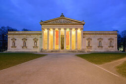 Beleuchtete Glyptothek Im Abendlicht, Königsplatz, München, Oberbayern, Bayern, Deutschland