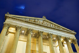 Beleuchtete Antikensammlung im Abendlicht, Königsplatz, München, Oberbayern, Bayern, Deutschland