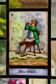 Buntes Fenster im Alter Simpl Gasthaus mit Biergarten, Erlangen, Franken, Bayern, Deutschland, Europa