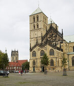 St. Paulus-Dom und Turm der Überwasserkirche , Münster , Münsterland , Nordrhein-Westfalen , Deutschland , Europa
