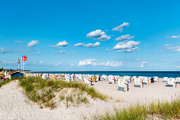 Blick über Dünen und Strand zum Meer, Grömitz, Lübecker Bucht, Ostsee, Schleswig-Holstein, Deutschland