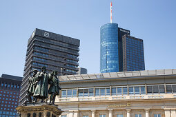 Denkmal vor Hochhäusern im Bankenviertel mit Main Tower (Helaba), Frankfurt am Main, Hessen, Deutschland, Europa