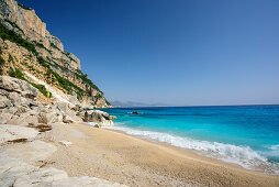Strand Cala Goloritze am Mittelmeer, Cala Goloritze, Selvaggio Blu, Nationalpark Golfo di Orosei e del Gennargentu, Sardinien, Italien