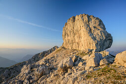 Blick auf La Tournette mit Felsturm La Fauteuil, La Tournette, Hochsavoyen, Frankreich