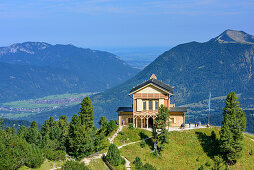 Königshaus am Schachen mit Laber, Ettaler Mandl und Wank im Hintergrund, Schachen, Wetterstein, Werdenfelser Land, Oberbayern, Bayern, Deutschland