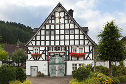 Half-timbered house in the village of Kirchveischede, near Lennestadt, Rothaargebirge, Sauerland region, North Rhine-Westphalia, Germany
