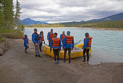 Rafting am Athabasca River, Jasper National Park, Rocky Mountains, Alberta, Kanada