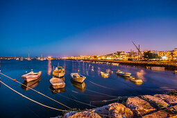 Abendaufnahme, Blick vom Hafen auf Altstadt, Lagos, Algarve, Portugal