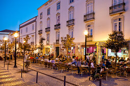 Abendstimmung auf dem Praca da Republica, Tavira, Algarve, Portugal